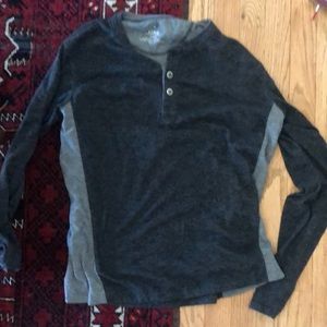 Kuhl long sleeve Henley with metal buttons